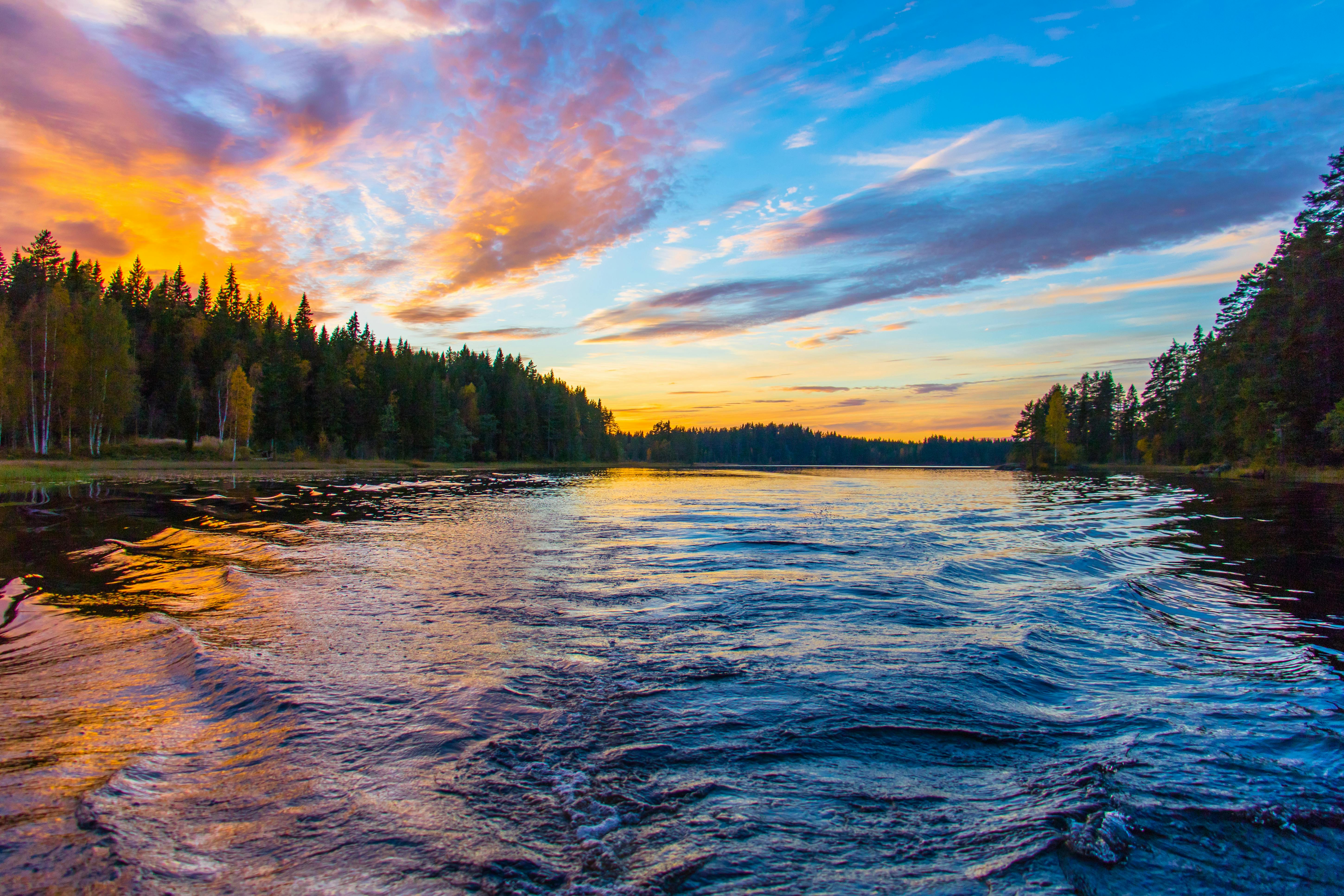 Beautiful landscape of a lake with mountains in the background